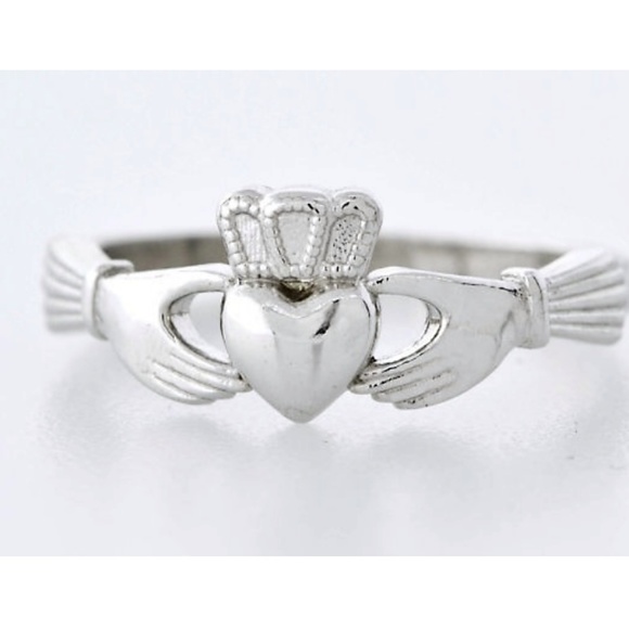 *FLASH SALE! TODAY ONLY!* Simple Claddagh Ring - Picture 2 of 4